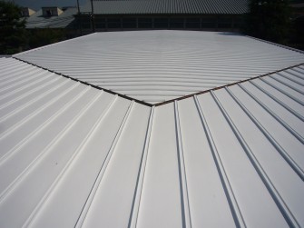 遮熱塗料ミラクール施工実績2009　岡山県　日本エクスラン工業（株）事務所屋根950㎡　S300クールグレー施工