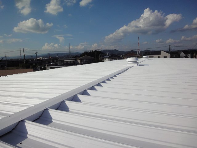施工実績2012 群馬県太田市 ガルバニウム鋼板屋根S100施工 遮熱塗料ミラクール施工実績2012 群馬県太田市 ガルバニウム鋼板屋根 S100クールホワイト
