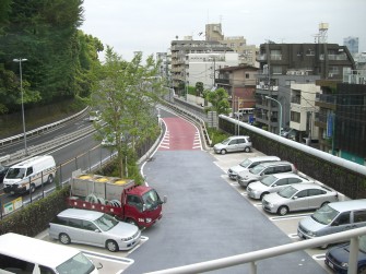 遮熱塗料ミラクール施工写真　道路　駐車場（首都高速代々木パーキングエリア）