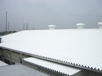 遮熱塗料ミラクール施工実績2006　埼玉県　倉庫屋根（折板）2,200㎡　S300クールホワイト施工